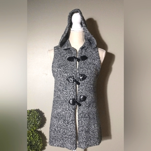 Black & White Hooded Vest w/ Black Toggle Buttons - PS - Sharagano - Picture 1 of 9